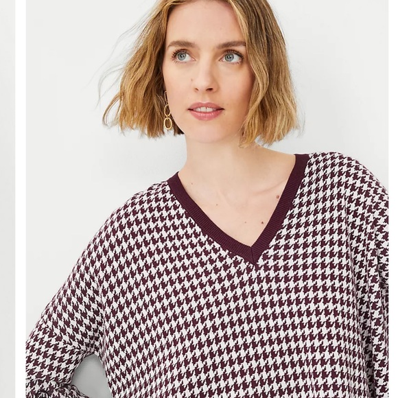 Ann Taylor | Petite Houndstooth Easy V-Neck Tunic Sweater - Picture 3 of 3
